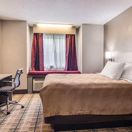 Quality Inn & Suites Grove City-Outlet Mall エクステリア 写真