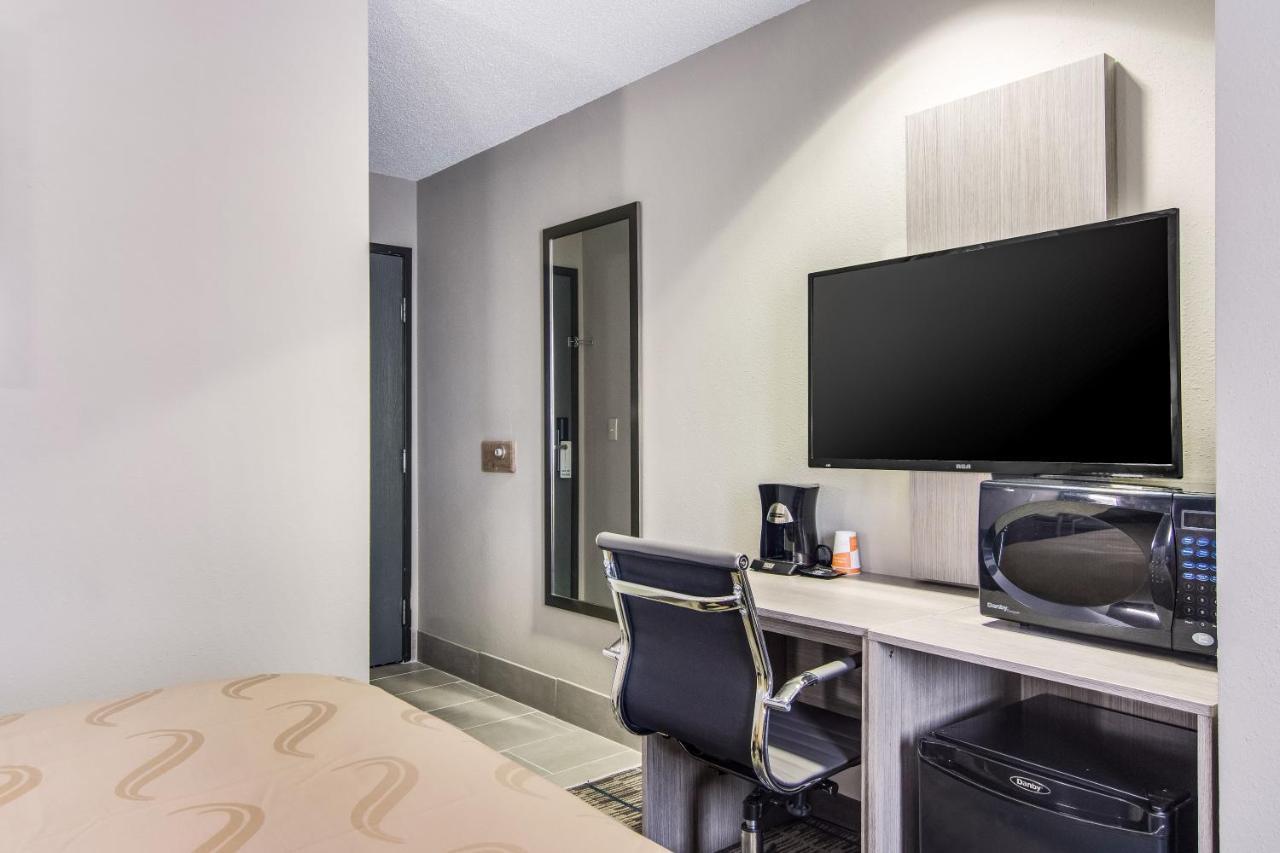 Quality Inn & Suites Grove City-Outlet Mall エクステリア 写真