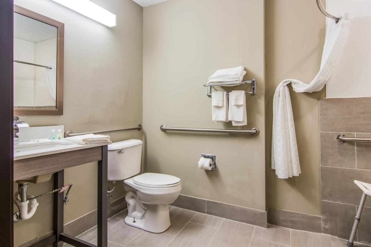 Quality Inn & Suites Grove City-Outlet Mall エクステリア 写真