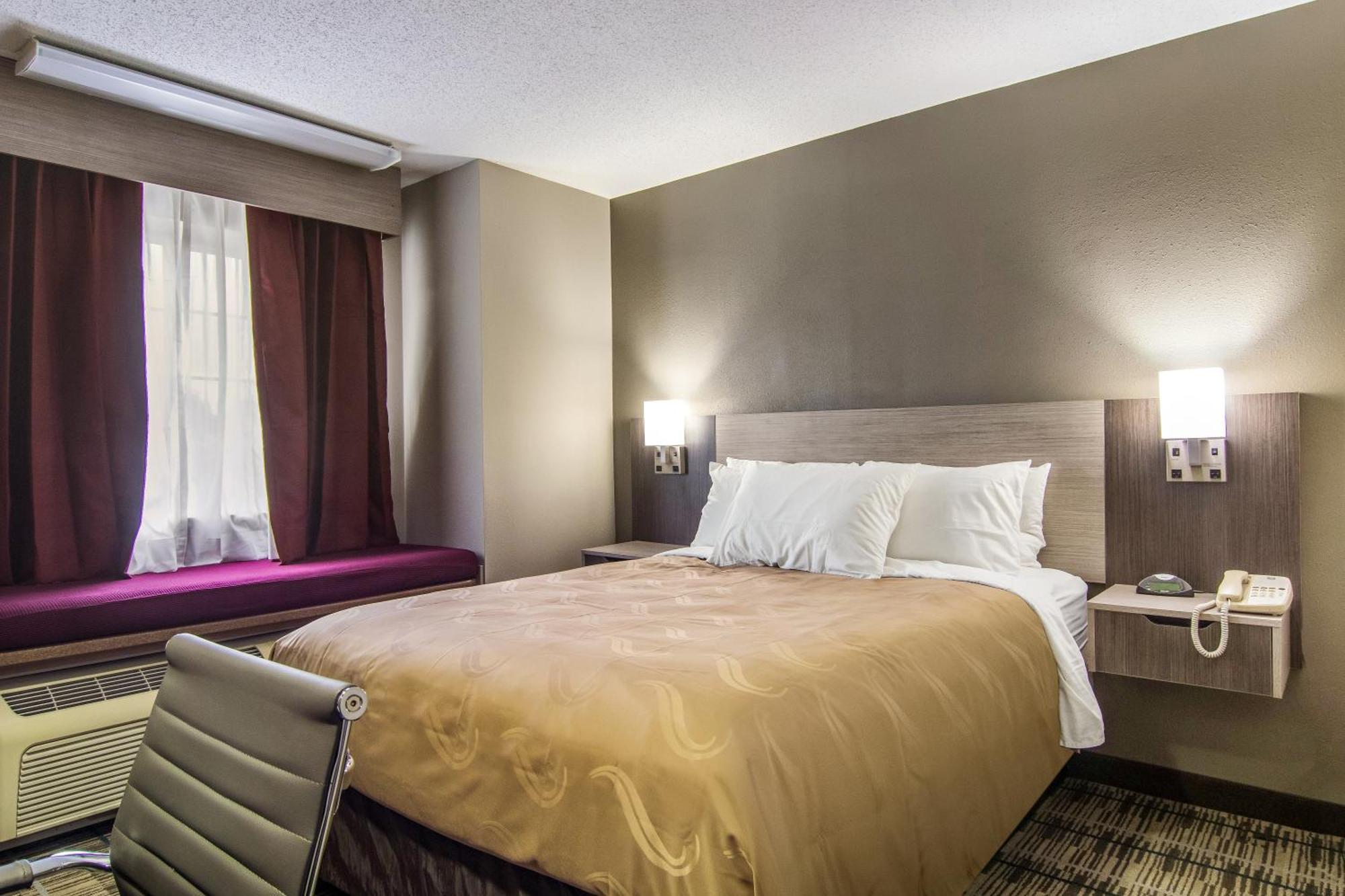 Quality Inn & Suites Grove City-Outlet Mall エクステリア 写真
