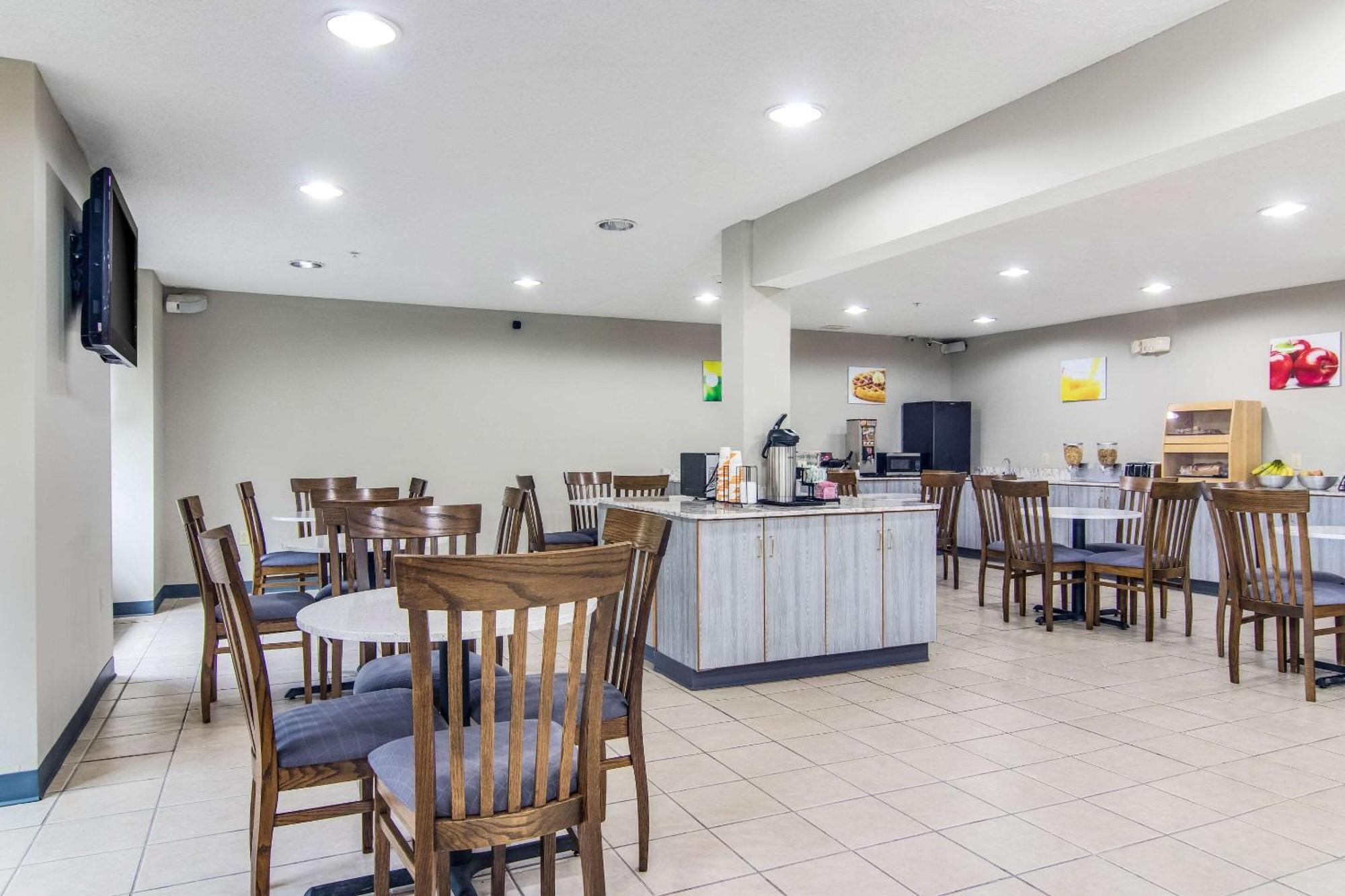 Quality Inn & Suites Grove City-Outlet Mall エクステリア 写真