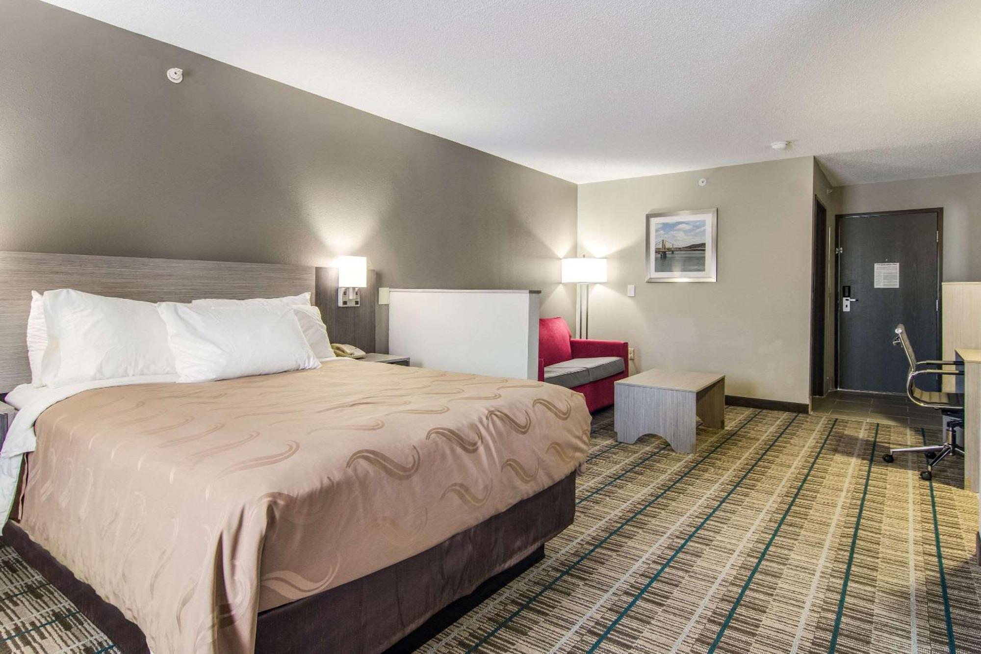 Quality Inn & Suites Grove City-Outlet Mall エクステリア 写真