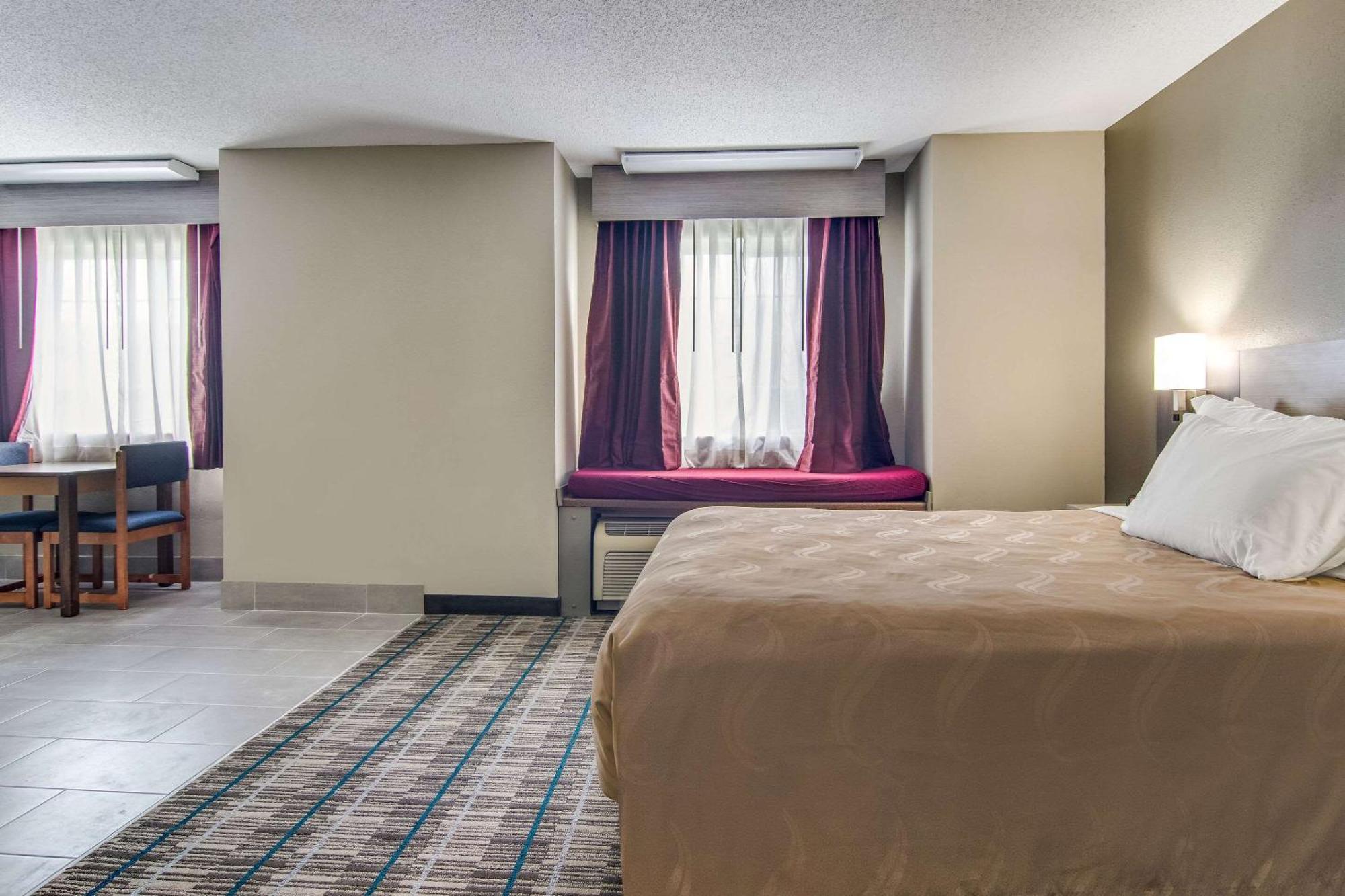 Quality Inn & Suites Grove City-Outlet Mall エクステリア 写真