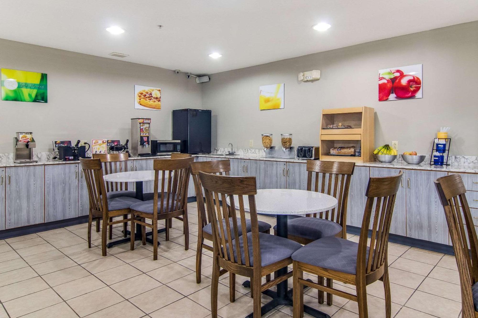 Quality Inn & Suites Grove City-Outlet Mall エクステリア 写真