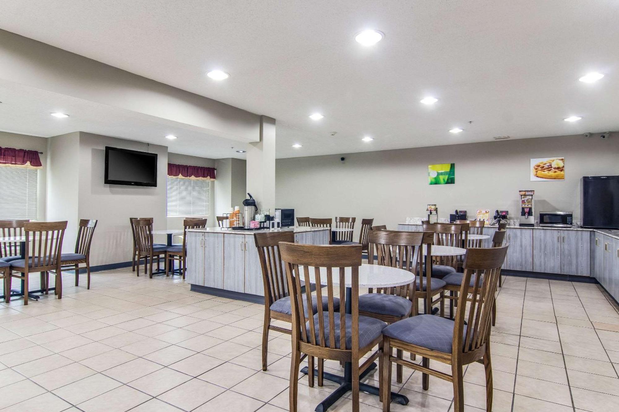 Quality Inn & Suites Grove City-Outlet Mall エクステリア 写真