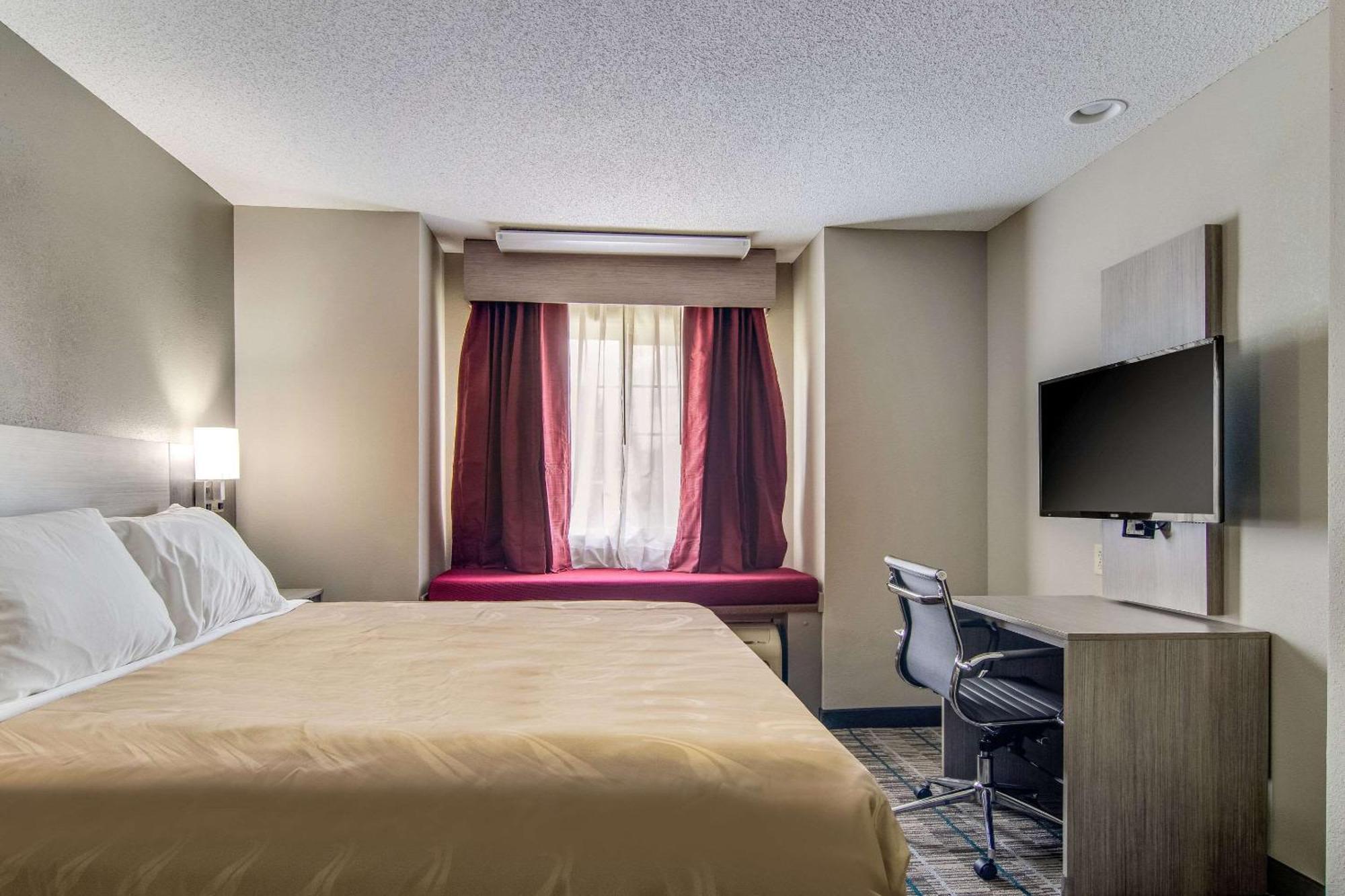 Quality Inn & Suites Grove City-Outlet Mall エクステリア 写真