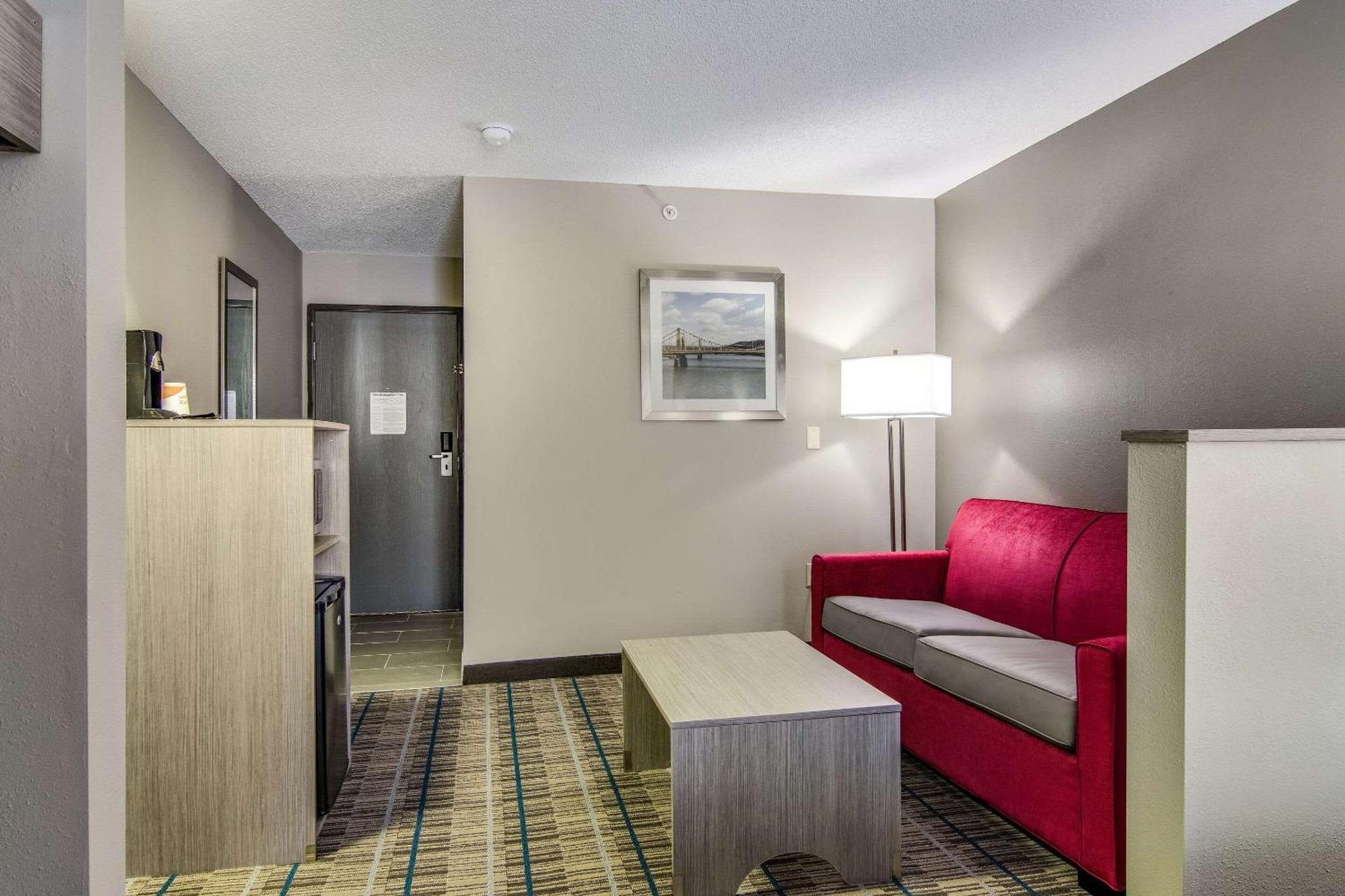 Quality Inn & Suites Grove City-Outlet Mall エクステリア 写真