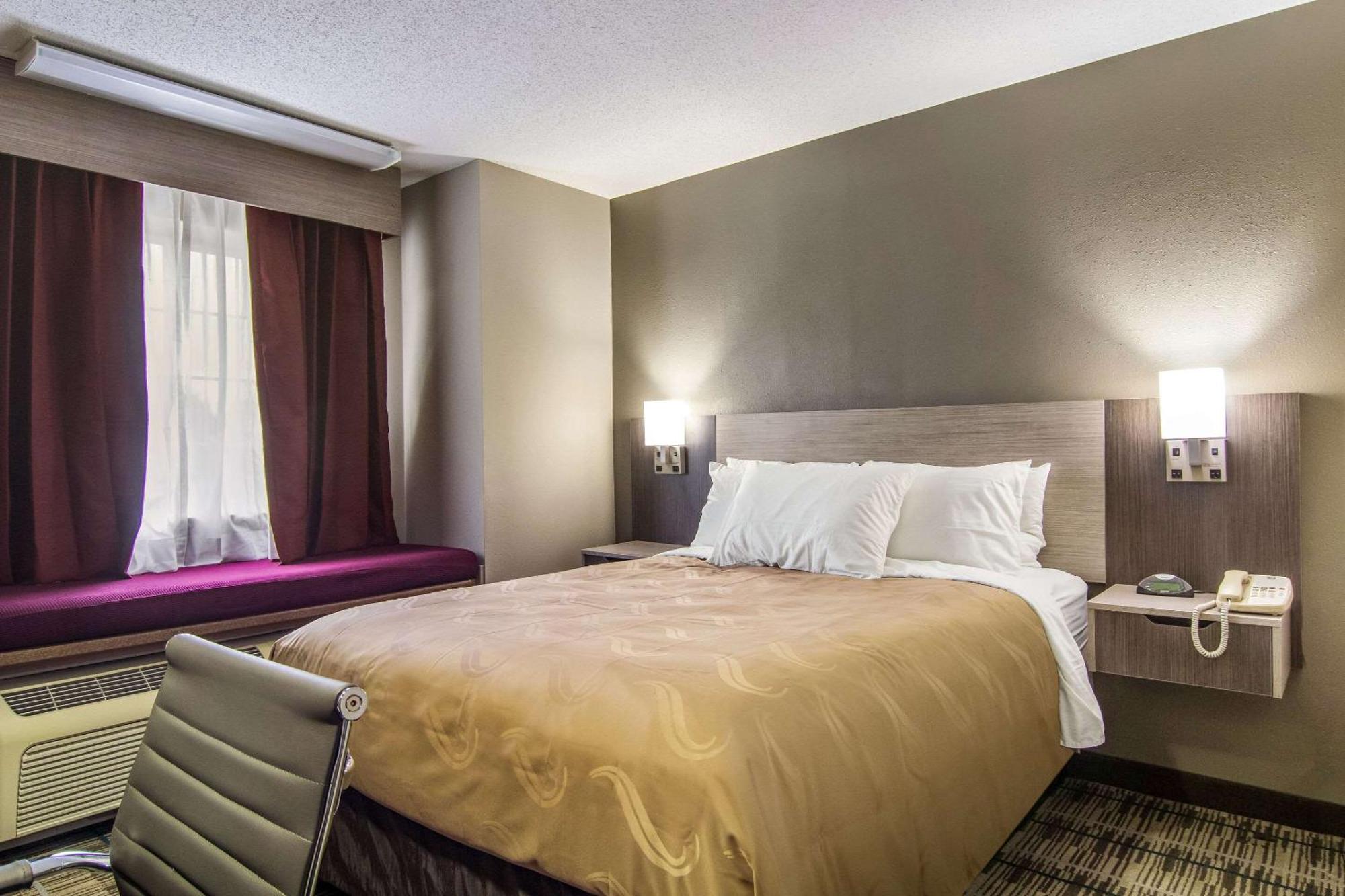 Quality Inn & Suites Grove City-Outlet Mall エクステリア 写真