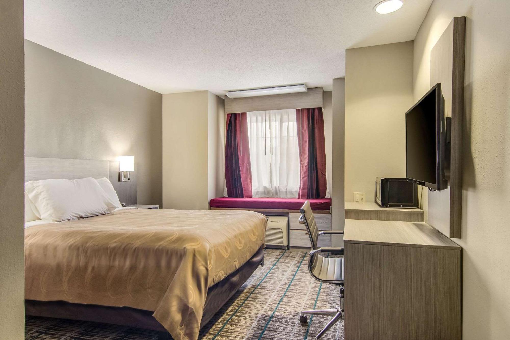 Quality Inn & Suites Grove City-Outlet Mall エクステリア 写真