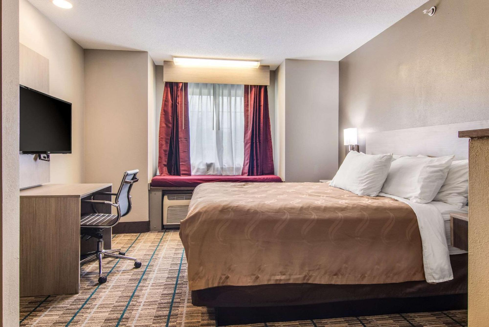 Quality Inn & Suites Grove City-Outlet Mall エクステリア 写真