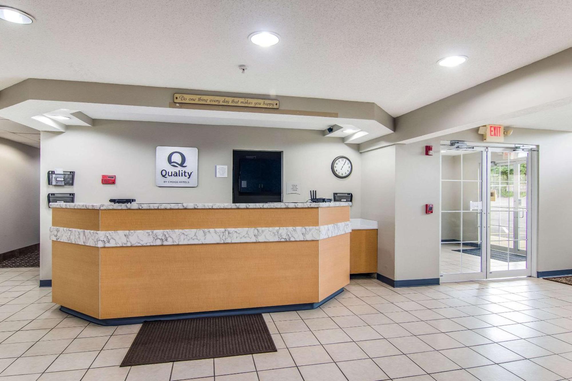 Quality Inn & Suites Grove City-Outlet Mall エクステリア 写真