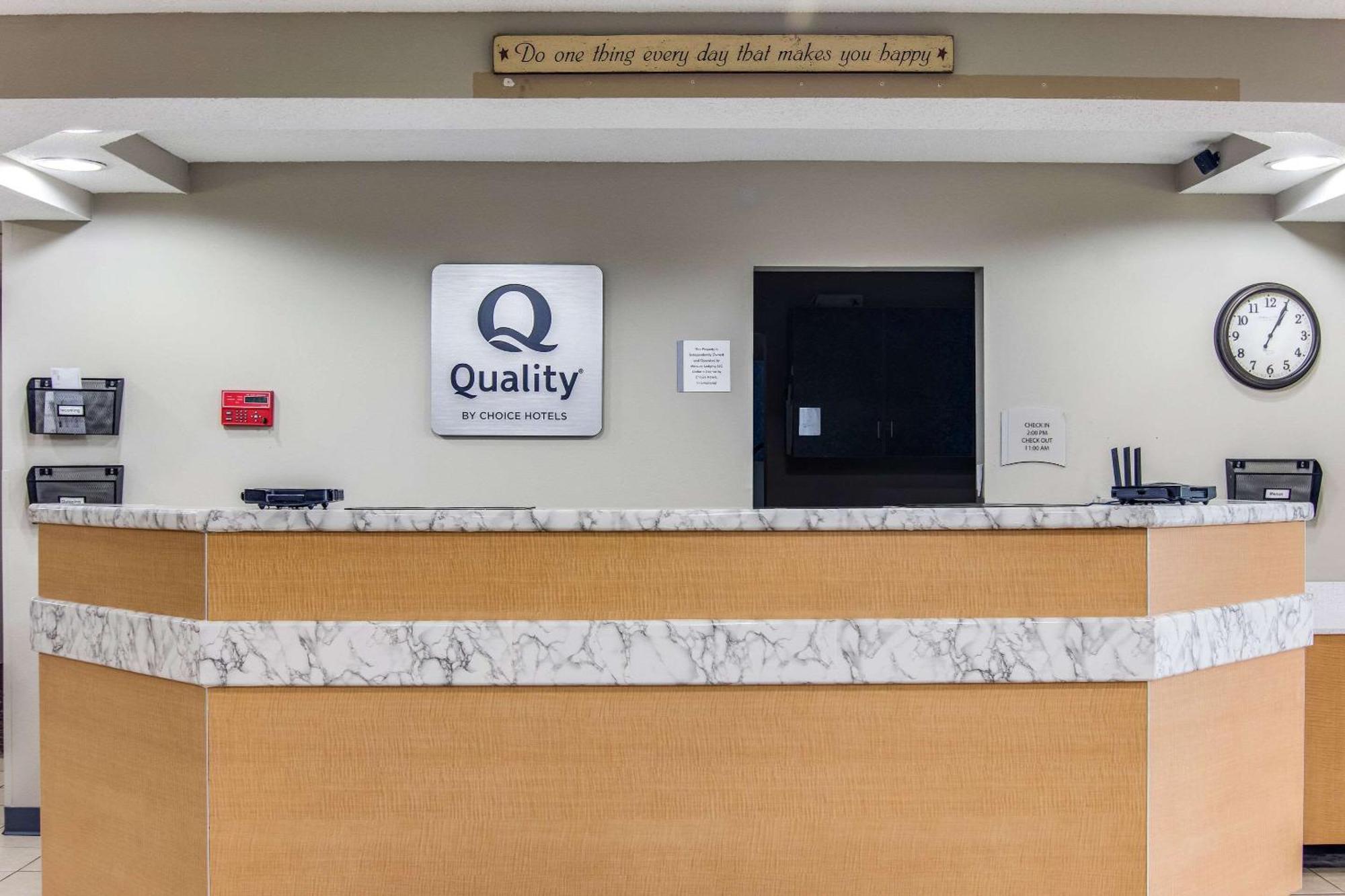 Quality Inn & Suites Grove City-Outlet Mall エクステリア 写真